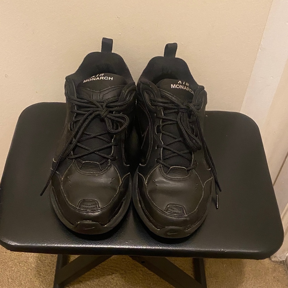 Black Nike Air Monarch Men's Shoes Size 10